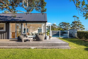 Terrace/patio - Palm Beach Retreat - Now open for Christmas and New Year Booking! (Waiheke Island)