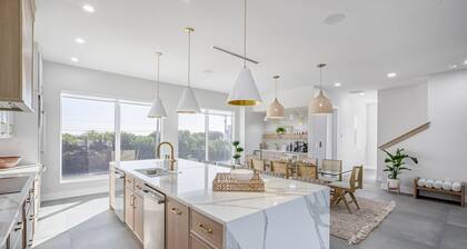 Luxury Oceanfront 5BR | Pool, Spa, Rooftop | Sleeps 12