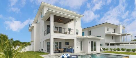 المنشأة من الخارج