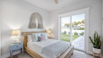 5 soverom, skrivebord, strykejern/-brett og reiseseng for barn