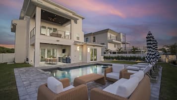 Et oppvarmet basseng