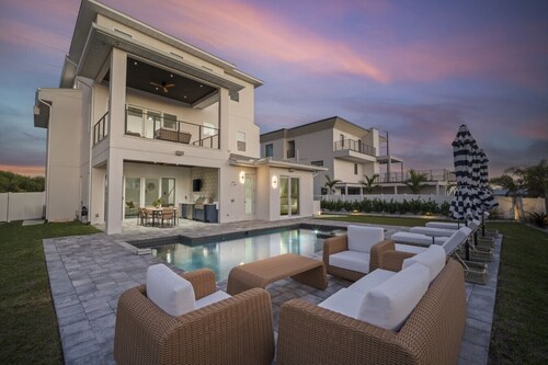 Luxury Oceanfront 5BR | Pool, Spa, Rooftop | Sleeps 12
