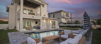 Luxury Oceanfront 5BR | Pool, Spa, Rooftop | Sleeps 12