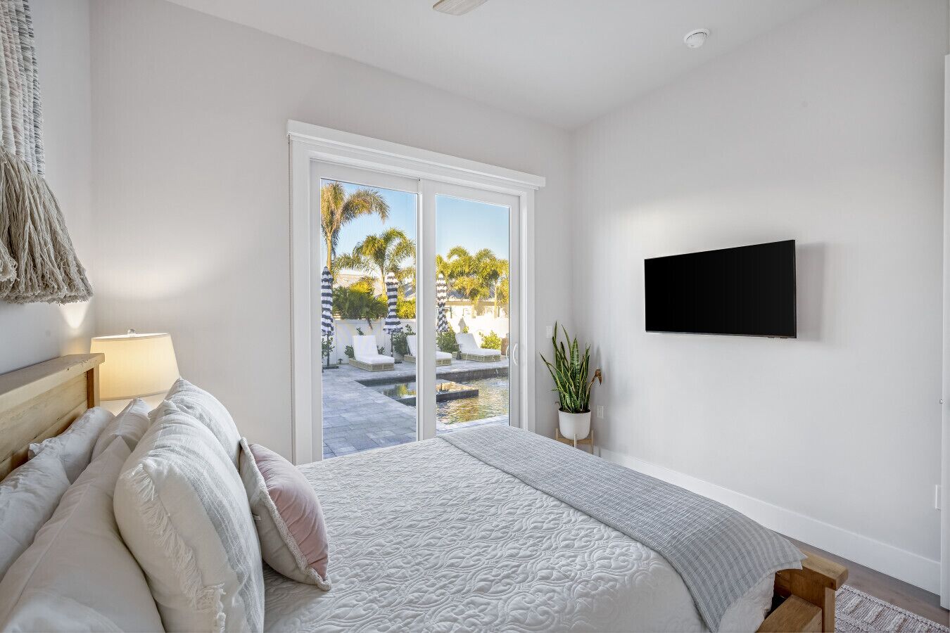 5 Schlafzimmer, Schreibtisch, Bügeleisen/Bügelbrett, Reisekinderbett