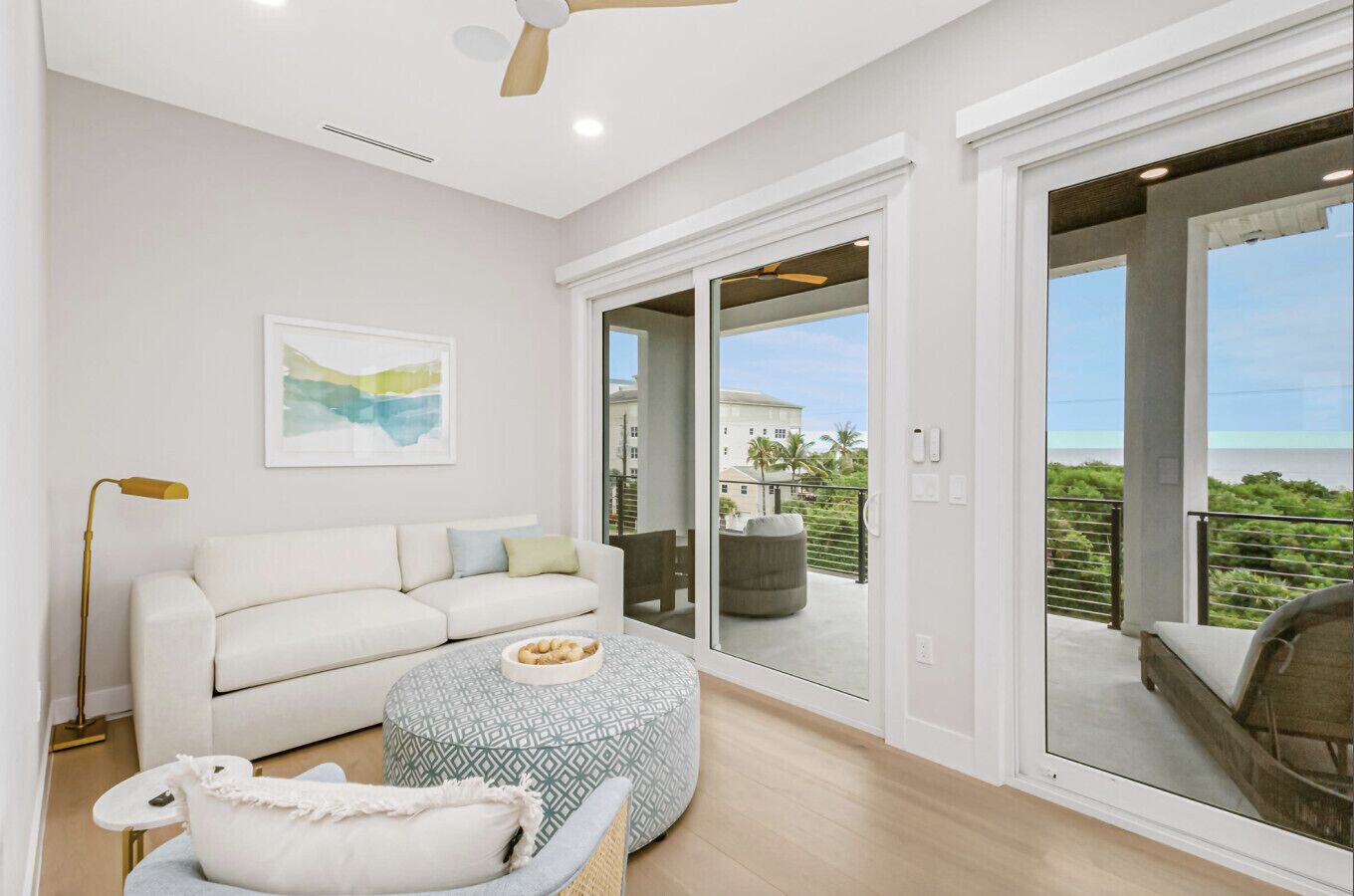 Smart TV, estéreo, oficina y impresora 