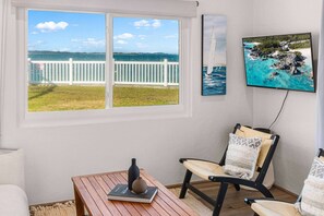 TV - Luxury Oceanfront Escape with Private Beach Access (Southampton)