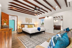 1 bedroom, iron/ironing board, WiFi, bed sheets - Luxury Oceanfront Escape with Private Beach Access (Southampton)