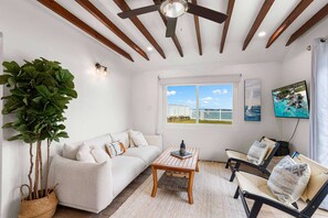 TV - Luxury Oceanfront Escape with Private Beach Access (Southampton)