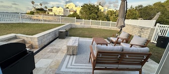 New Luxury Oceanfront Unit with Private Beach