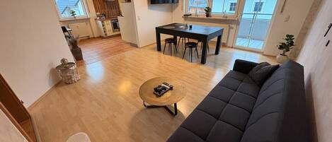 智能电视、电子游戏、乒乓球、立体声音响