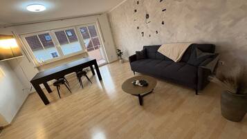 Smart TV, video games, table tennis, stereo