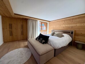 4 عدّة غرف نوم وواي فاي مجانًا وملاءات أسرّة