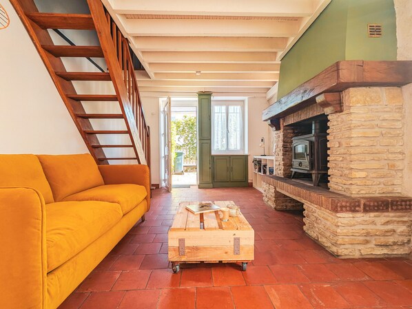 TV - Peaceful house in Châteauroux with garden and private parking (Châteauroux)