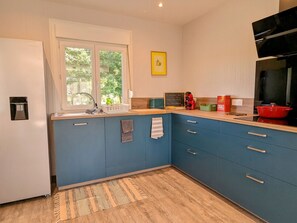 Fridge, microwave, dishwasher