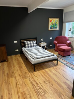 4 Schlafzimmer, Schreibtisch, WLAN, Bettwäsche