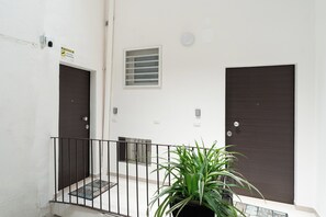 Exterior - Nicolaus 204 - Brown & Grey Rooms by Wonderful Italy (Bari)