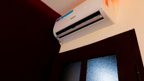 Miscellaneous - The Pandora: Secure and stylish studio with sofa bed, WiFi, smart TV and tub (Yaoundé)