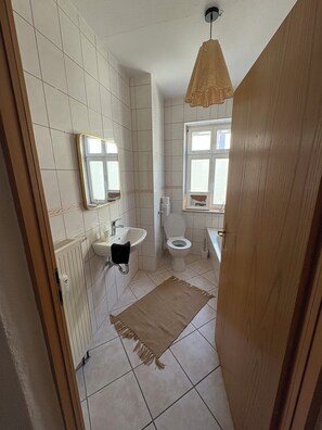 Handtücher, Seife, Toilettenpapier