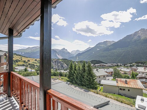 Studio cabin in Aussois, sleeps 4, with parking