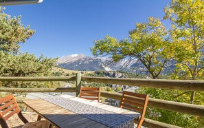 Outdoor dining - Aussois: 2-room apartment, terrace, sleeps 6, pets allowed, WIFI (Aussois)