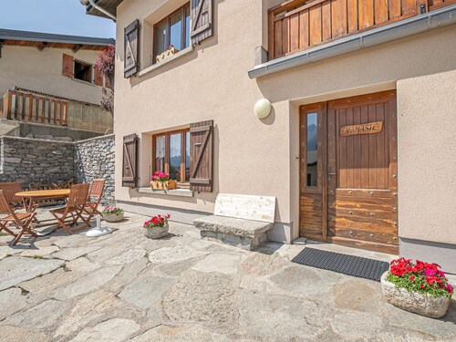 Quiet apartment with terrace, near slopes, pets allowed