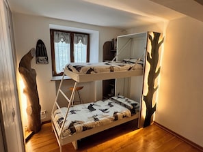 2 quartos, ferros/tábuas de passar roupa, Wi-Fi, roupa de cama