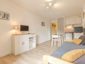 TV - 21m² Studio with Balcony in Aussois, Near Ski Lifts (Aussois)