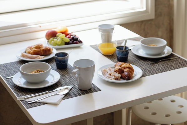Fully equipped Kitchen with a table for meals