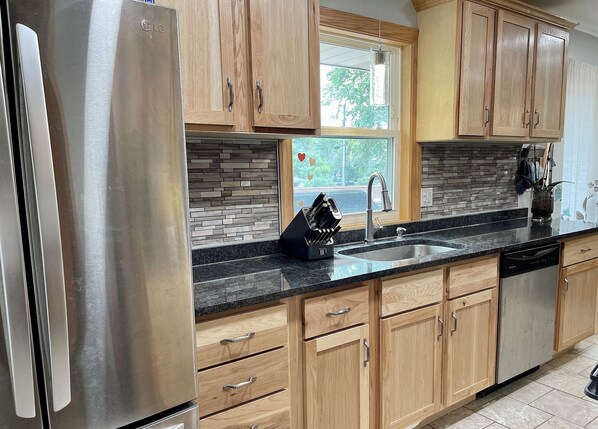 Micro-ondes, four, plaque de cuisson, lave-vaisselle