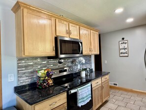 Micro-ondes, four, plaque de cuisson, lave-vaisselle