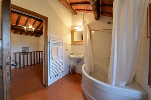 Dusche, Bidet, Handtücher