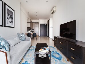 スーペリア アパートメント 1 ベッドルーム バルコニー シティビュー | リビング エリア