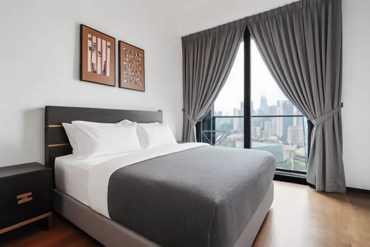 Blackout drapes, soundproofing, iron/ironing board, free WiFi