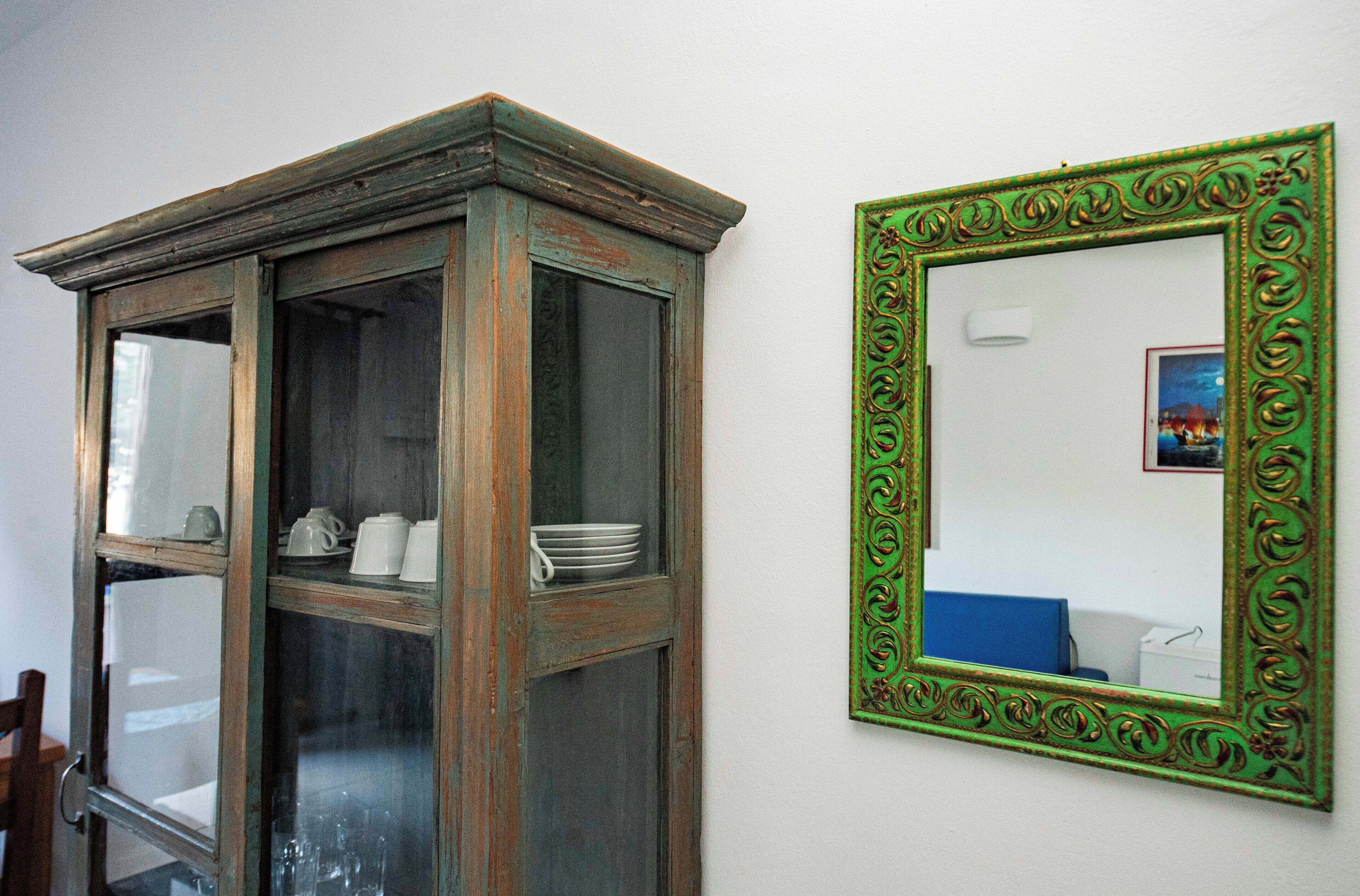 Apartment, 1 Bedroom, Courtyard View, Ground Floor | Living area | 24-inch LCD TV with digital channels