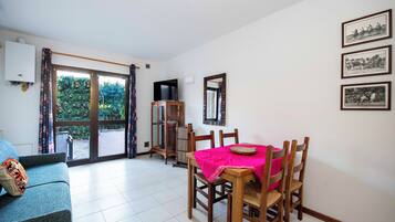 Apartment, 1 Bedroom, Courtyard View, Ground Floor | Living area | 24-inch LCD TV with digital channels