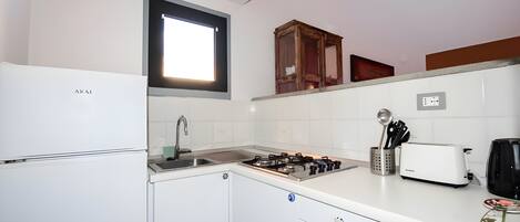 Appartement, 1 chambre, balcon | Cuisine privée | Bouilloire électrique, grille-pain