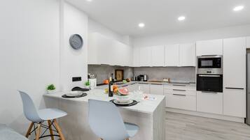 KylskÄp, mikrovÄgsugn, ugn och spishÀll