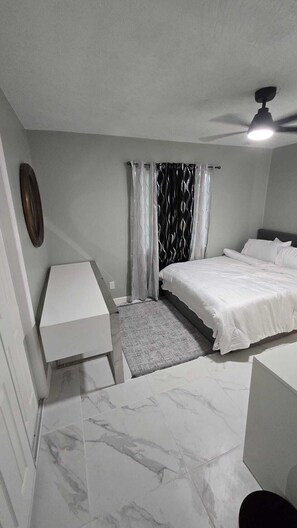 1 habitación, tabla de planchar con plancha, wifi y ropa de cama