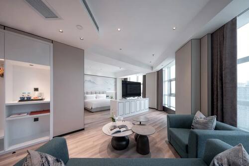 Junior Suite | Down comforters, desk, laptop workspace, blackout drapes