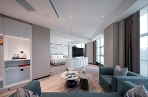 Junior Suite | Down comforters, desk, laptop workspace, blackout drapes