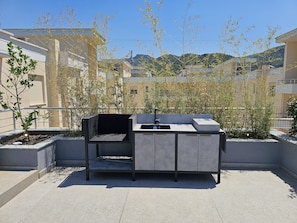 Frigorifero con congelatore, microonde, forno, piano cottura