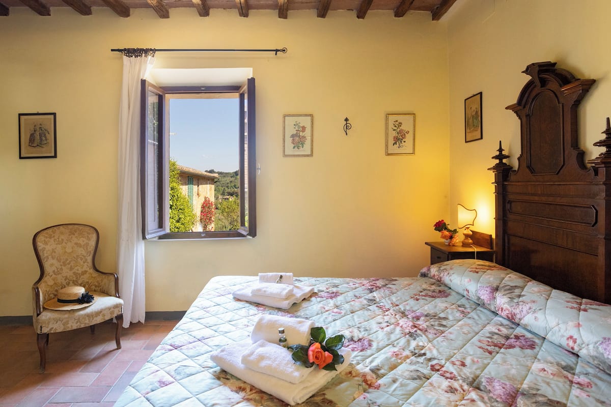 Apartment, 2 Bedrooms, Hill View | Free WiFi, individually decorated, individually furnished, bed sheets