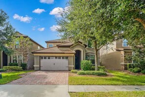 Exterior - Free Waterpark! Modern 6BR w/ Pool + Lazy River (Davenport)