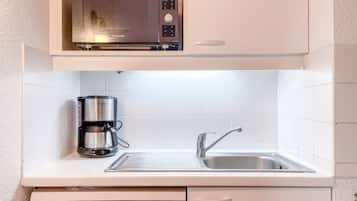 Kühlschrank, Mikrowelle, Herdplatte, Geschirrspüler