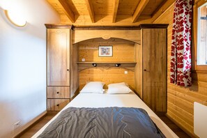 2 bedrooms