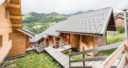 Chalet for 6/8 People – Cosy – Pool & Sauna – Summer/Winter – Mountain View
