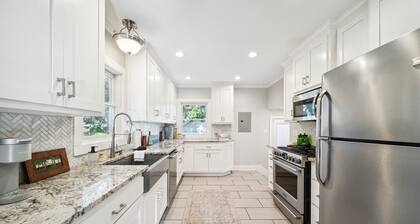 3 bed, office, hot tub, 2 min to Cherry St