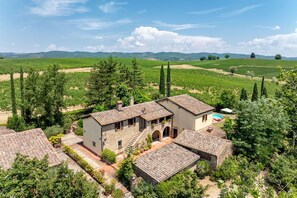 Exterior - Beautiful private villa for 8 guests with private pool, WIFI and TV, close to Siena (Monteriggioni)