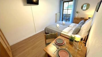 1 bedroom, iron/ironing board, WiFi, bed sheets