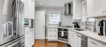 Gracious Lee at Willow Lawn | 3BR Prime Location